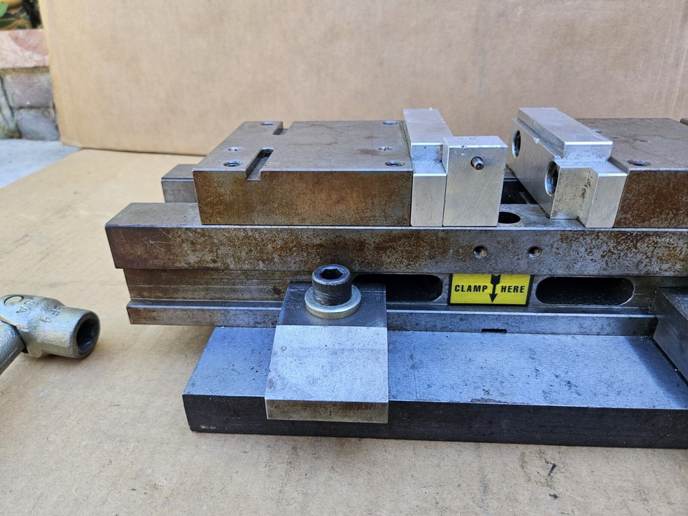 Kurt 4" ?? Vise Milling Machine Used