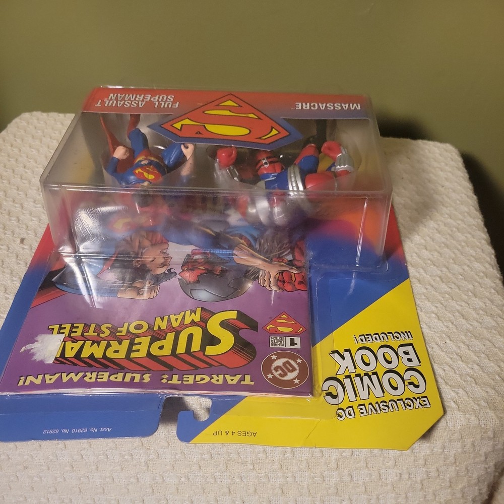 1995 Kenner Full Assault Superman vs Massacre Action Figure Set w/ comic NIB