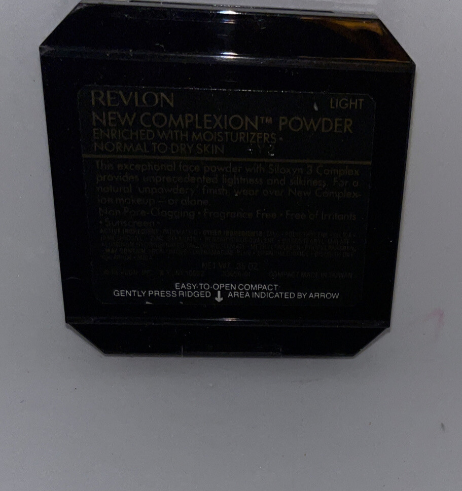 Revlon New Complexion Powder LIGHT Normal/Dry. Full Size