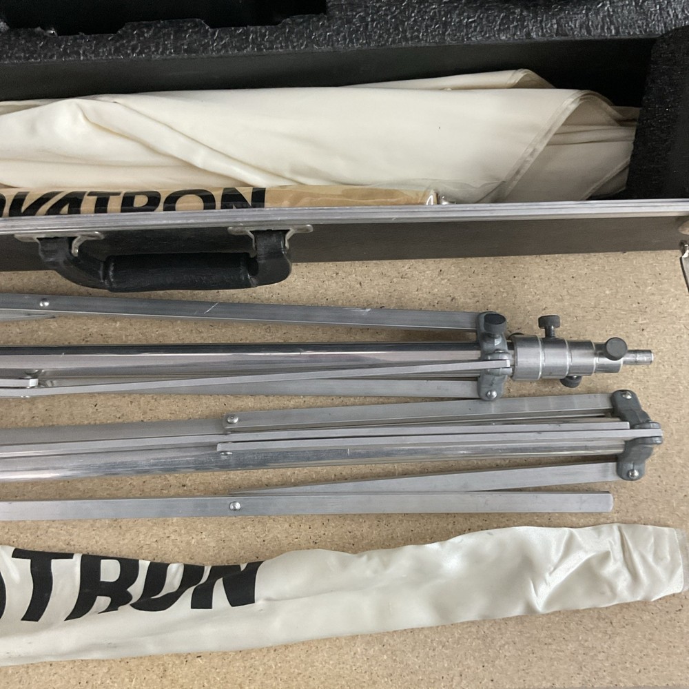 Novatron 240 High Voltage Power Pack Complete w/2 Lights & 2 Stands UNTESTED