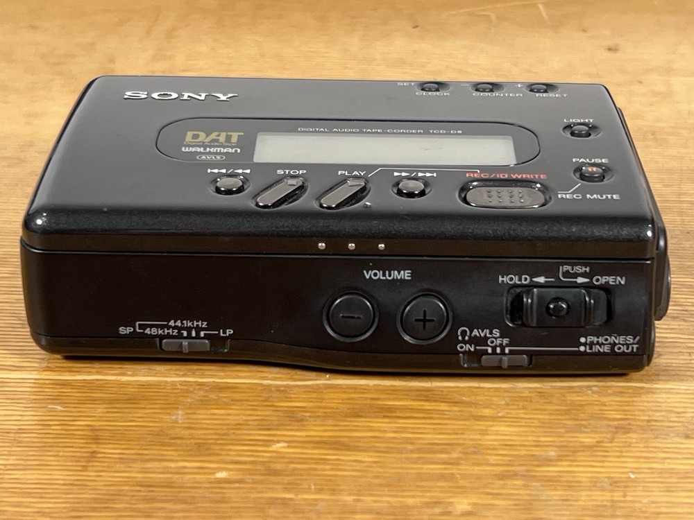 Sony TCD-D8 DAT Walkman Portable Recorder Tested Working w/ Case & AC Adapter