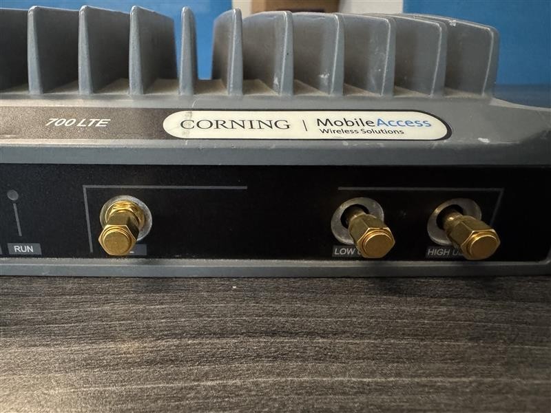 Corning MobileAccess 1000‑C85P19L70‑A – Tri‑Service Remote Unit