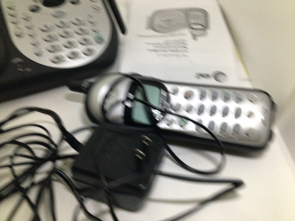 AT7T 2.4 GHZ CORDLESS ANSWERING SYSTEM 1477 Untested