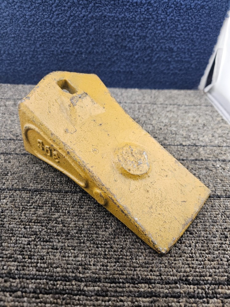30S: Heavy Duty Dirt Teeth Digging Bucket Tooth Replacement