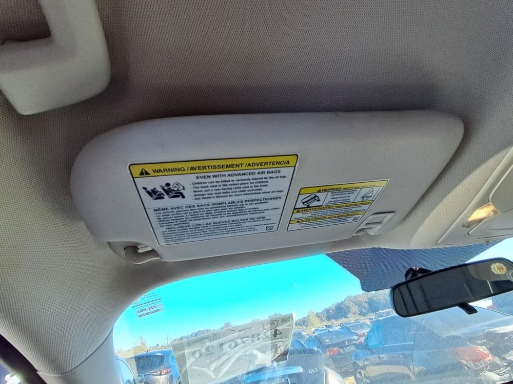ESCAPE 2017 Glove Box 4813419