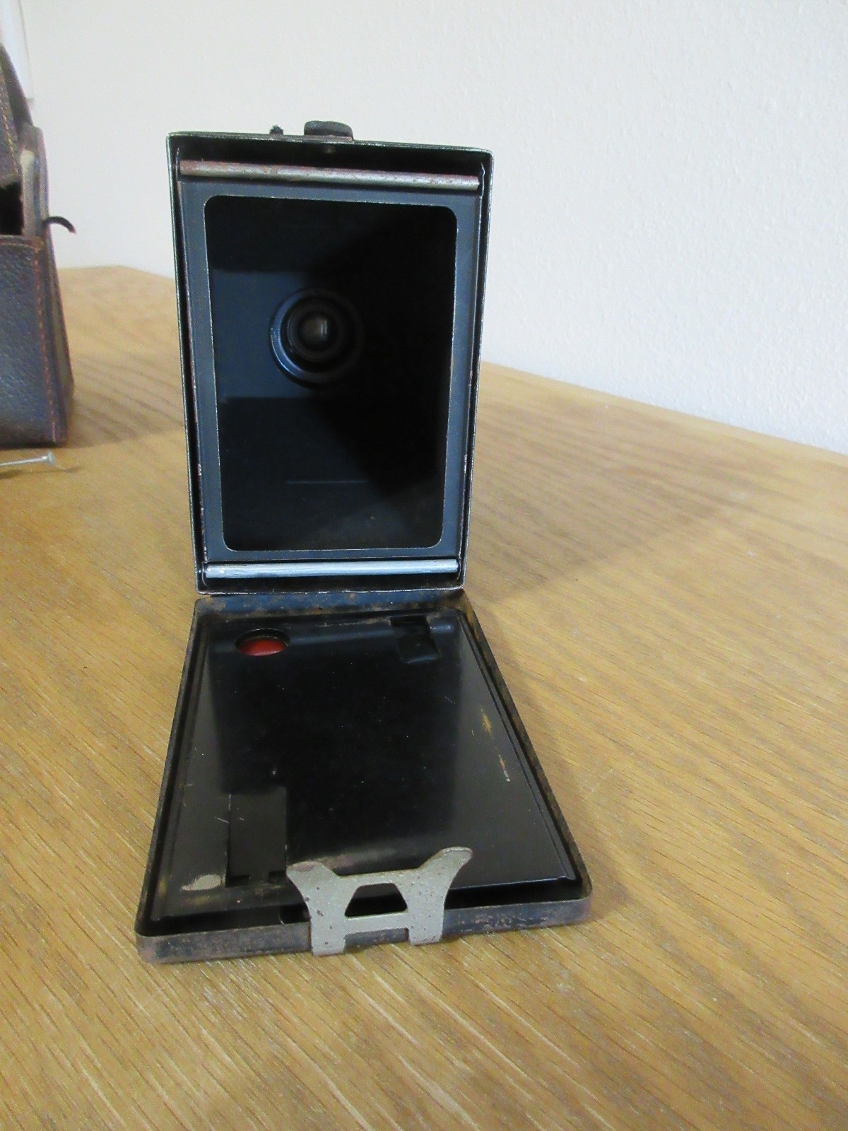 (O) Balda Rollbox Camera w/ Leather Case and Remote Cable Thread, 1930s