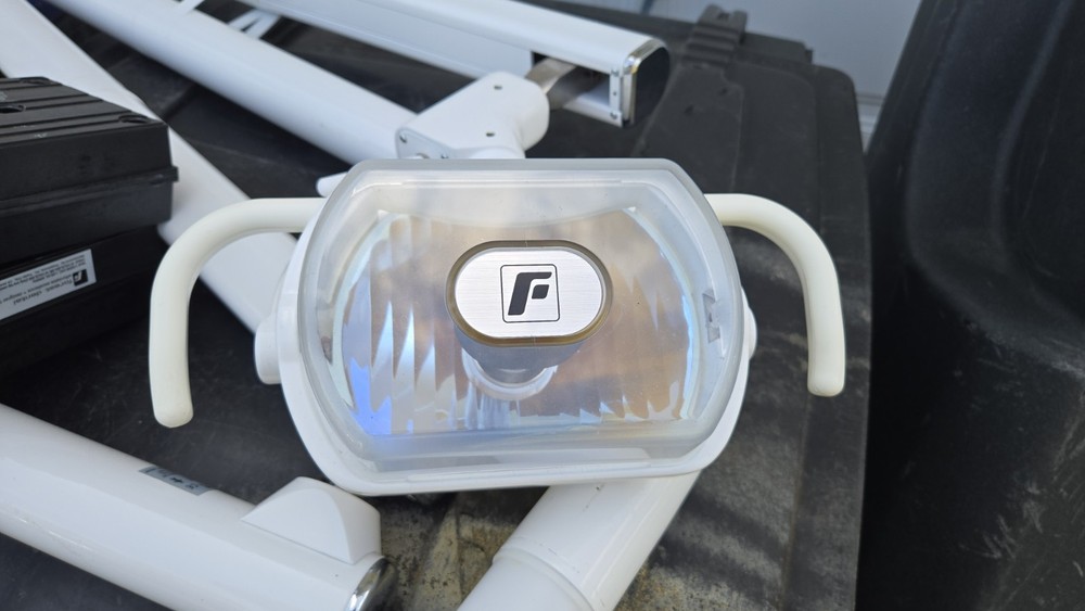 forest pole mounted dental lights