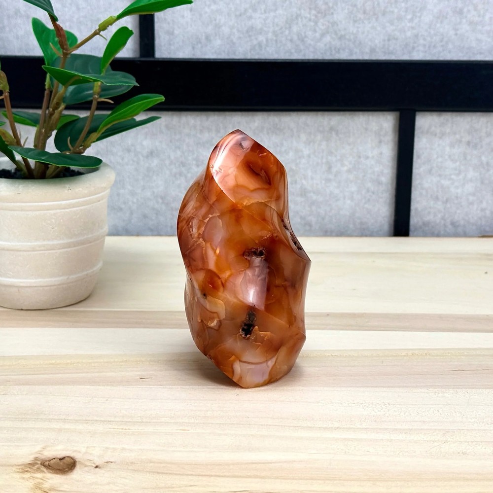 Carnelian Flame, 1 lb. 5.9 oz.