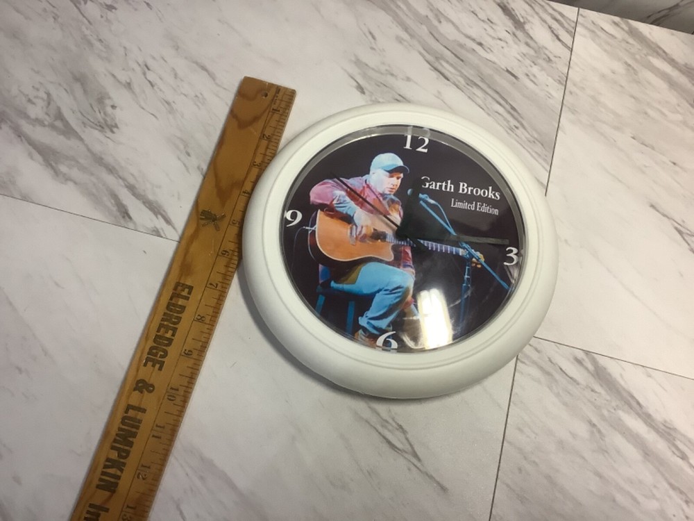 Garth Brooks Wall Clock-vintage-.**RARE** 9”