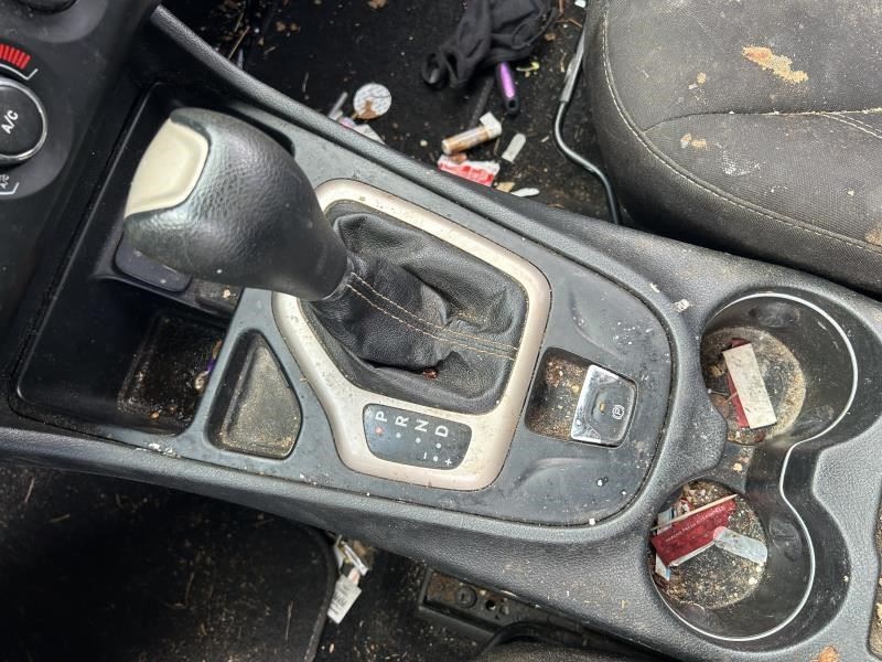 CHEROKEE 2016 Fuse Box Cabin 104581570