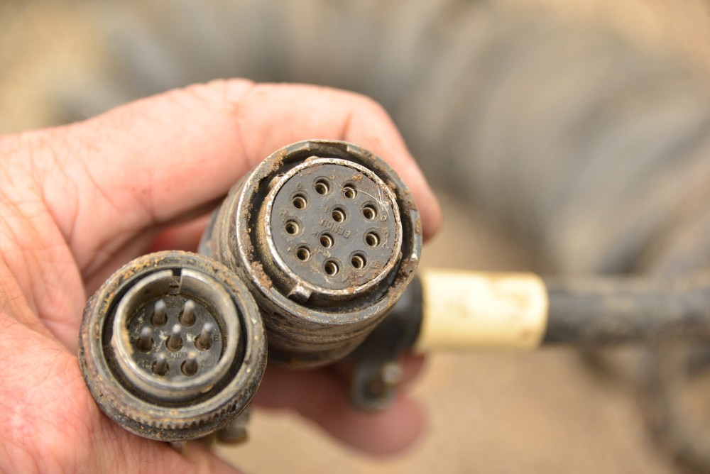 Paving machine control coil cords. For Pendant control or sonic device?