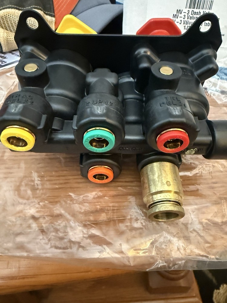 Bendix MV-3 Dash Control Valve Replacement OEM 802122 Peterbilt And Kenworth