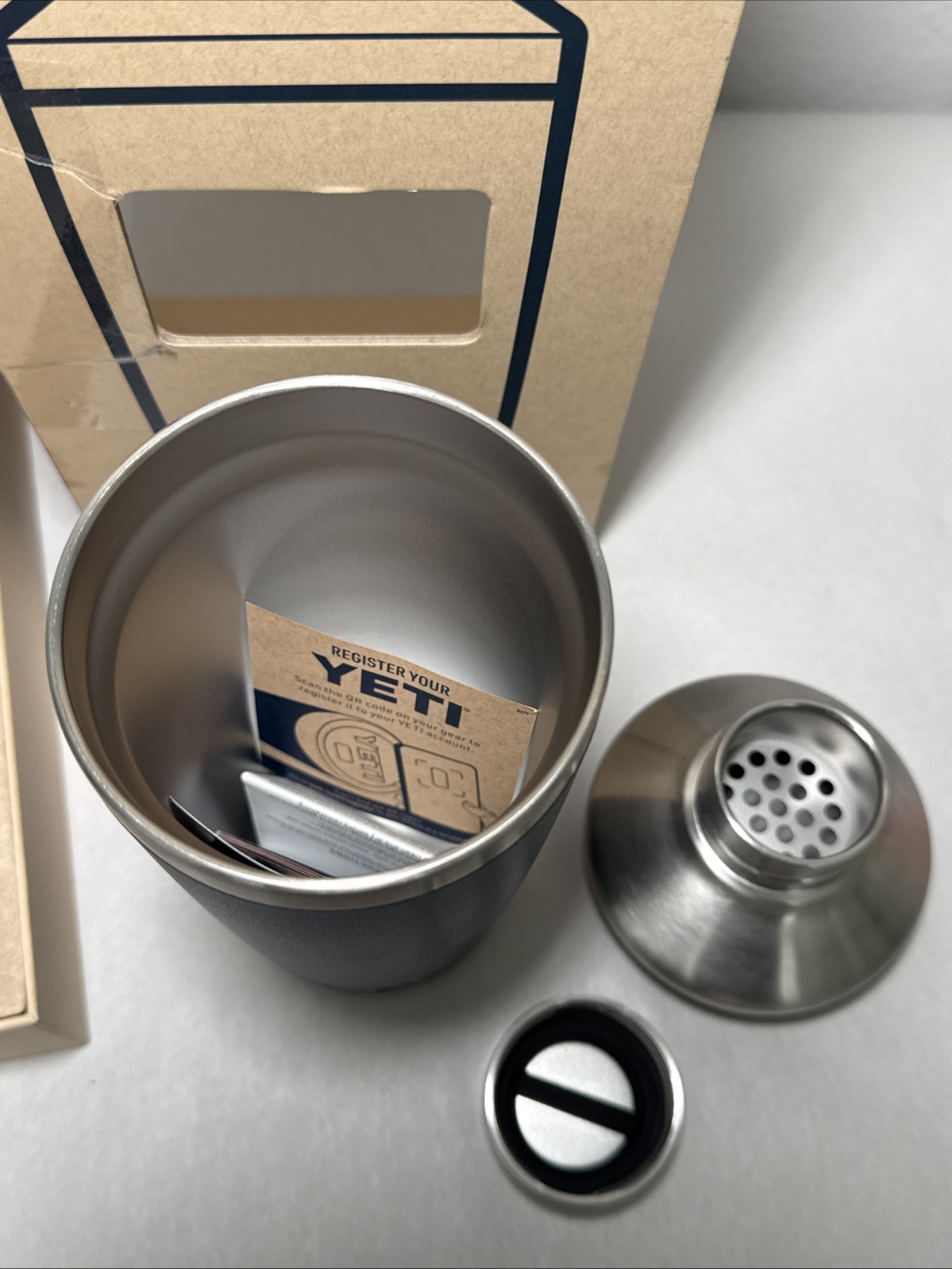 Yeti Rambler 20 oz Cocktail Shaker - Navy - NEW in Box w/ Paperwork