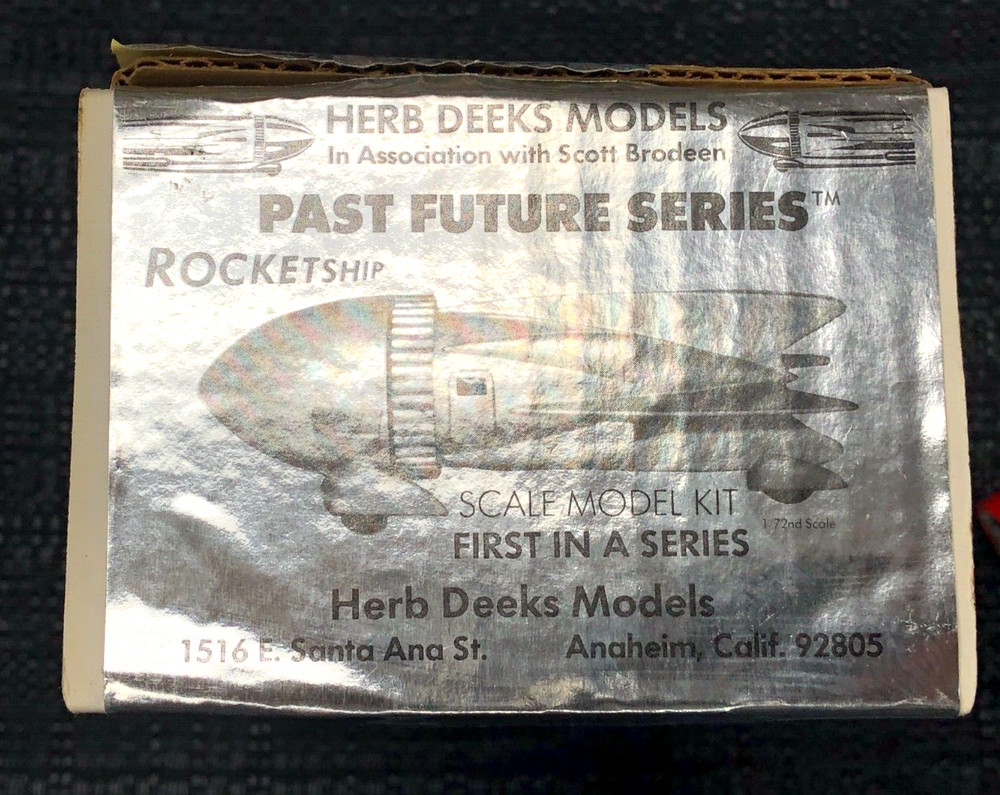 FLASH GORDON ROCKETSHIP - Past Future Series - Herb Deeks Model - 1/72 Scale Kit