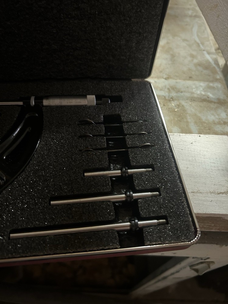 Starrett 224 Outside Micrometer Set 2-6 in Mechanical with Interchangeable Rods