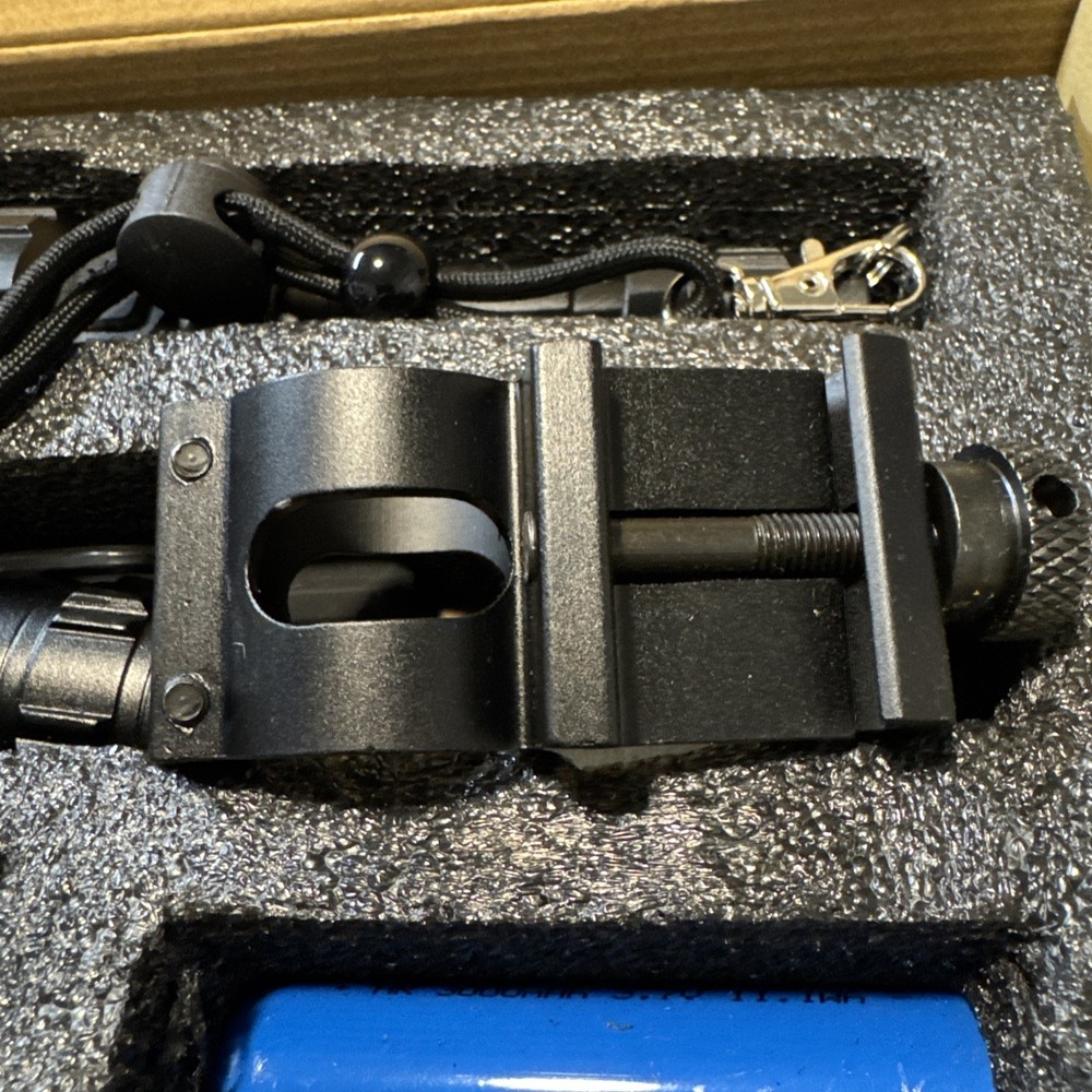 XE8 LED Rechargeable Tactical Flashlight for Rifle, Offset Mount, Pressure Swit…