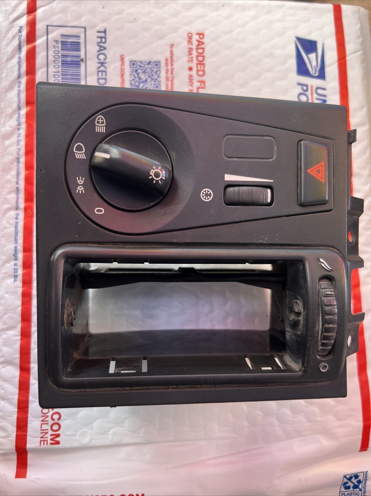 VOLVO HEADLIGHT  CONTROL  SWITCH, 20953578-P06 OEM USED Whit Plug.