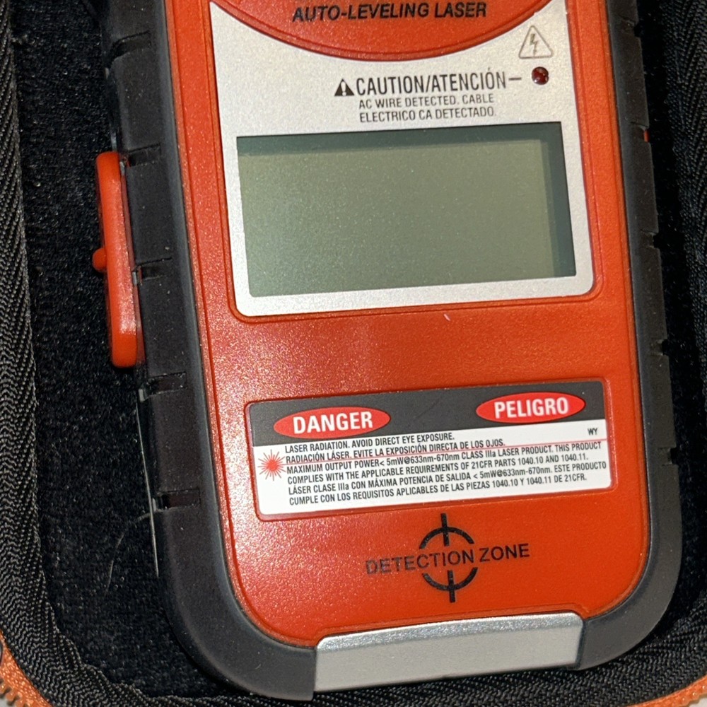 Black & Decker BDL190S Bullseye Auto Leveling Laser w/Stud Sensor + Case E1