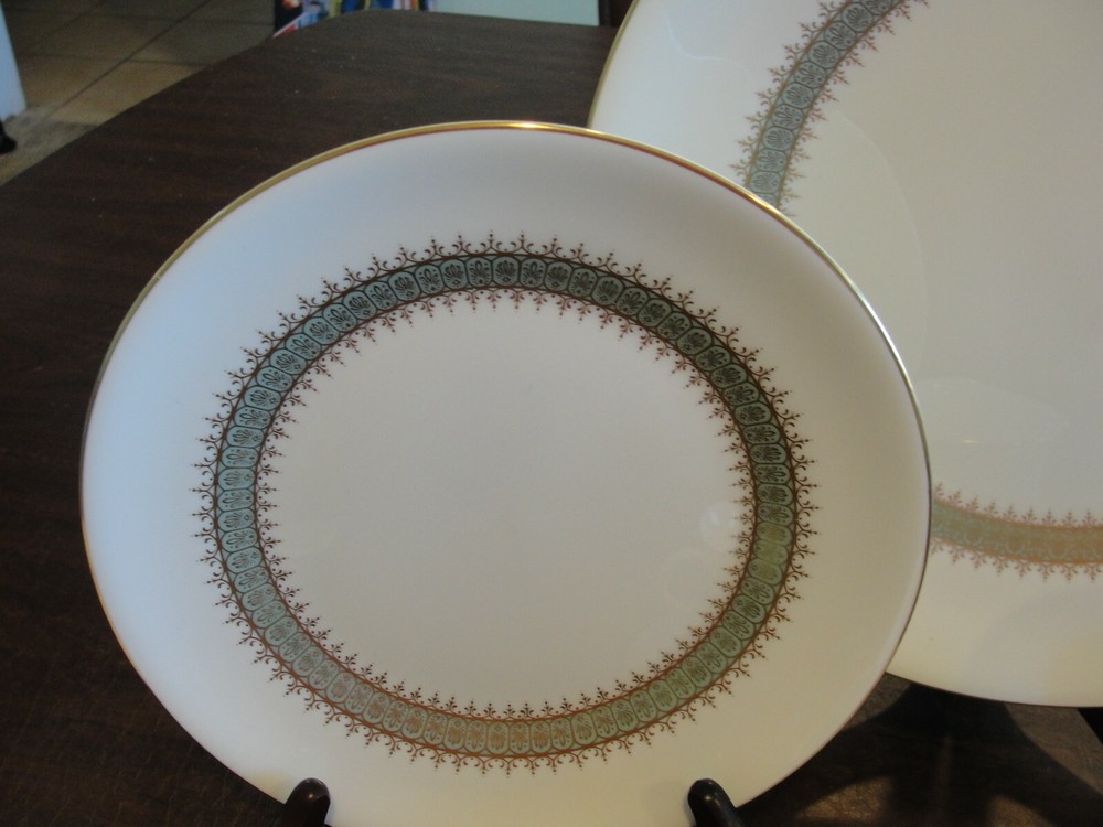 WEDGWOOD ARGYLL 1 - 5 PIECES SETTING