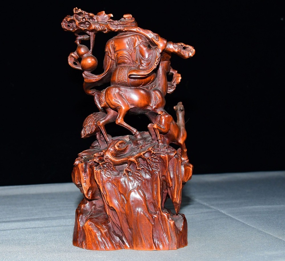 Exquisite Small Leaf Boxwood Deer Longevity Star Ornament