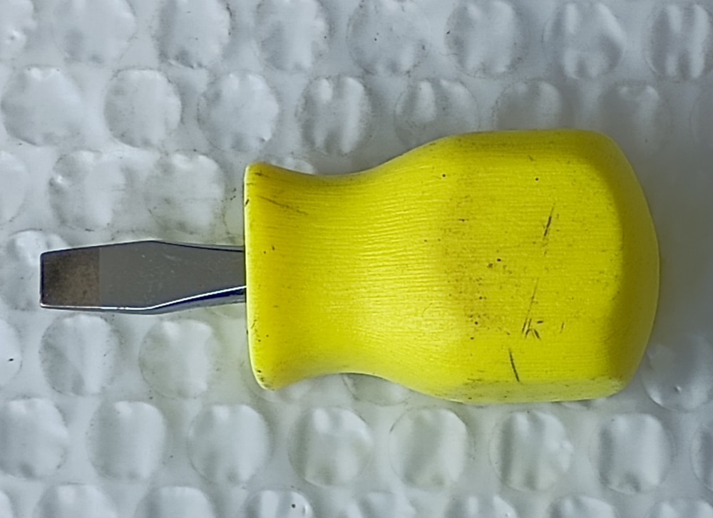 MAC TOOLS PNR1AY, FLAT/SLOTTED, "STUBBY" SCREWDRIVER.