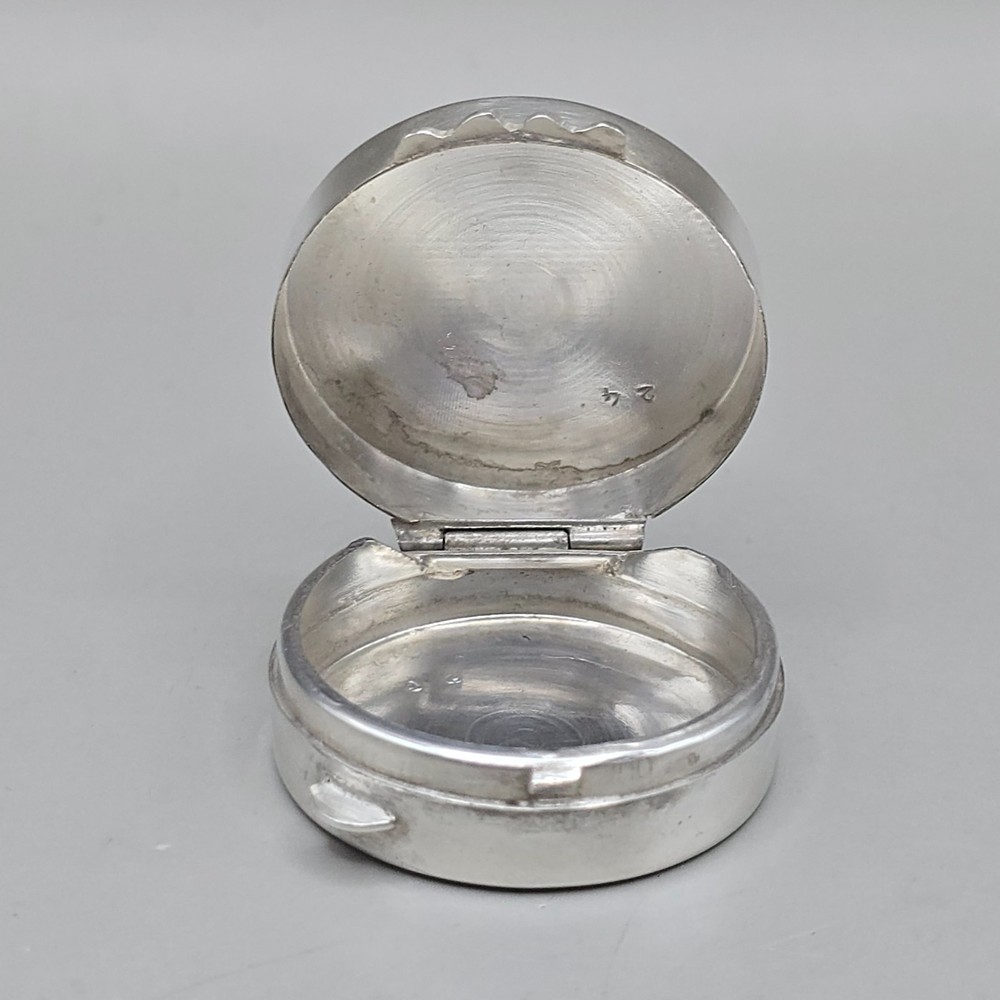 Vintage 800 Silver Engine Turned Snuff/Pill Box