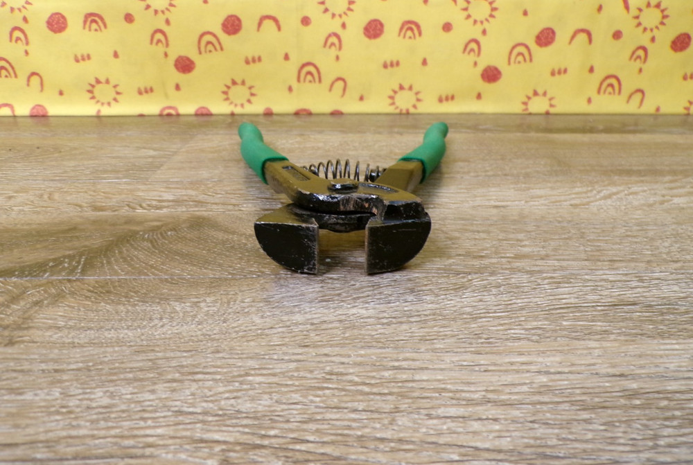 Tile Nippers Drop Forge Green Grips Spring Loaded 7.5" Long