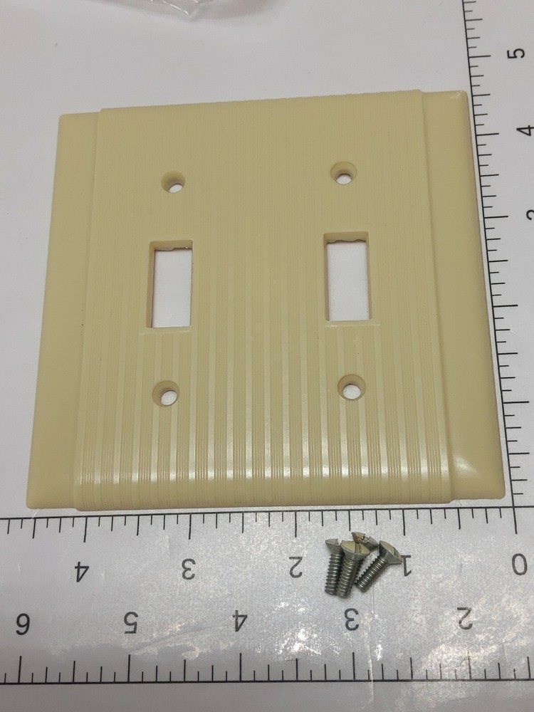 VINTAGE UNILINE BAKELITE TOGGLE WALL SWITCH PLATE (NOS)