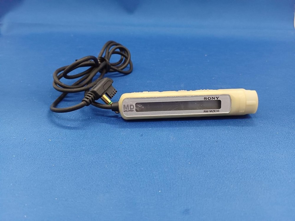 Sony MZ-E33 Portable MD Player Walkman w/Original Box