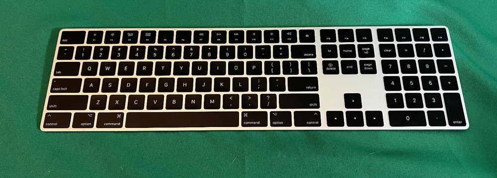 Apple A1843 Wireless Bluetooth Magic Keyboard With Numeric Keypad W/Charge Cable