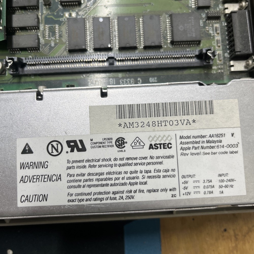 Apple Macintosh LC III Computer 1993 Model: M1254 POWERS ON- READ DESCRIPTION