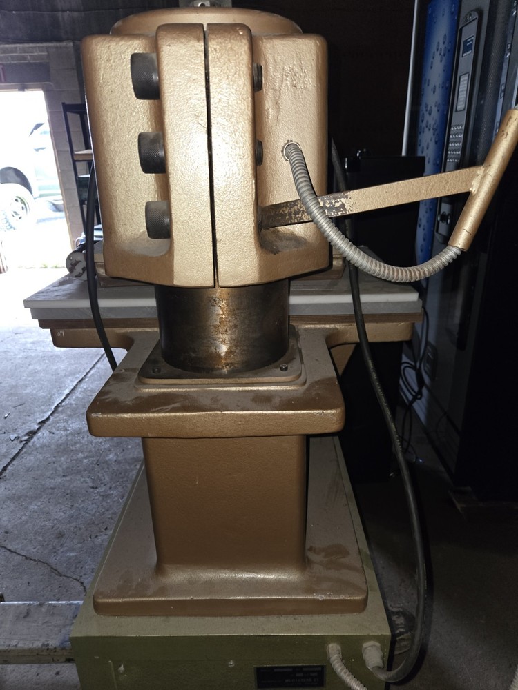 Manual Swing-Arm Leather Clicker Press