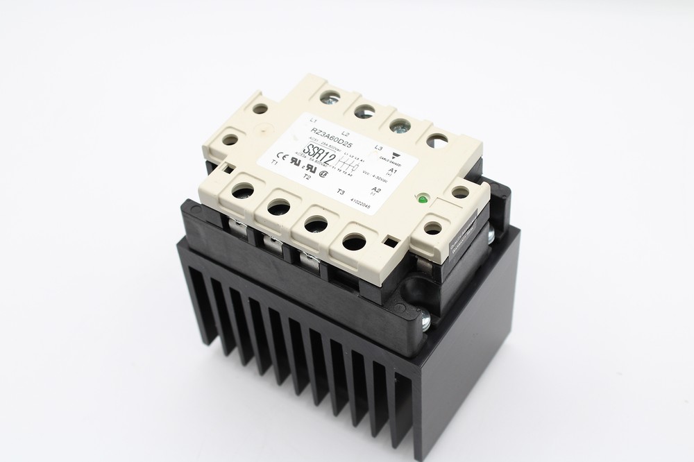 Carlo Gavazzi RZ3A60D25 solid state relay