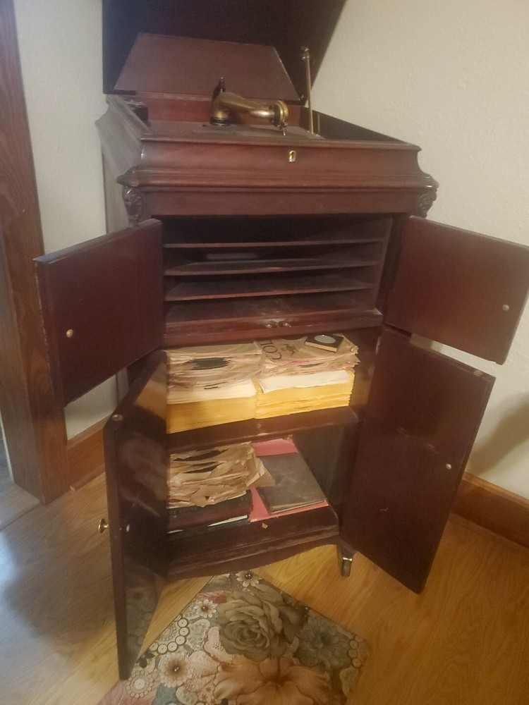 1906 Victrola
