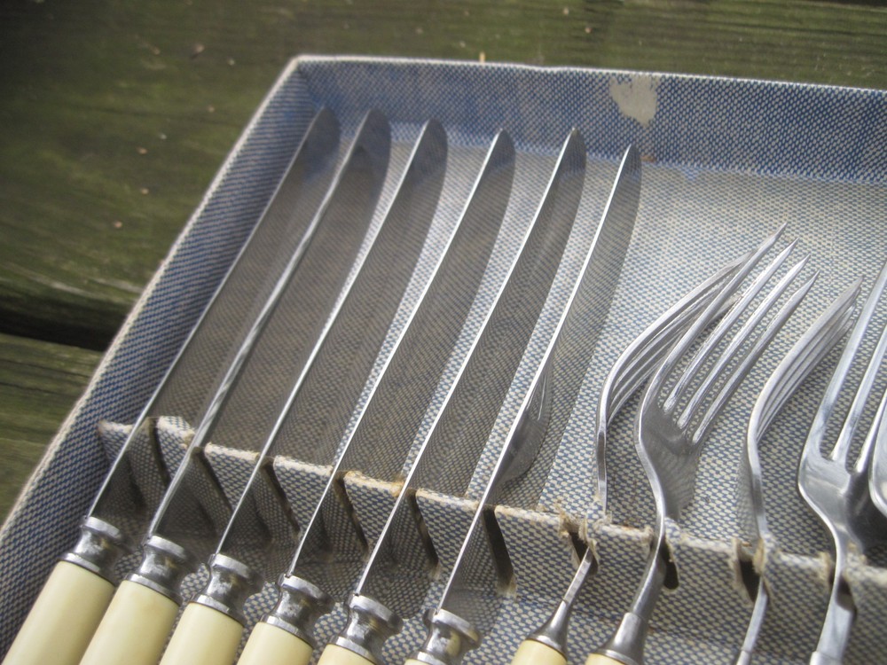 Bakelite or Plastic Flatware: 6 knives and 6 forks