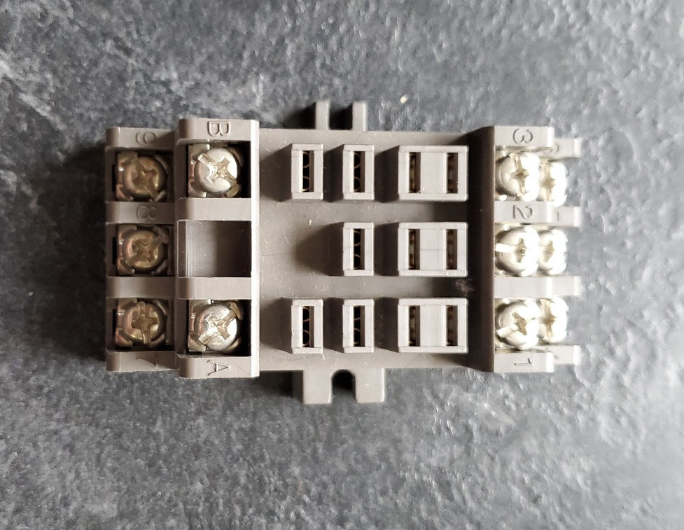 IDEC SR3B-02 RELAY SOCKET-NEW