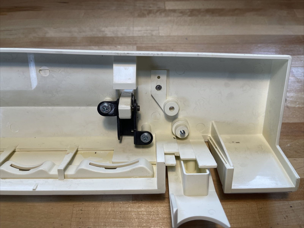 Singer Merritt 4525 Top Case Assembly. Handle Front face ...