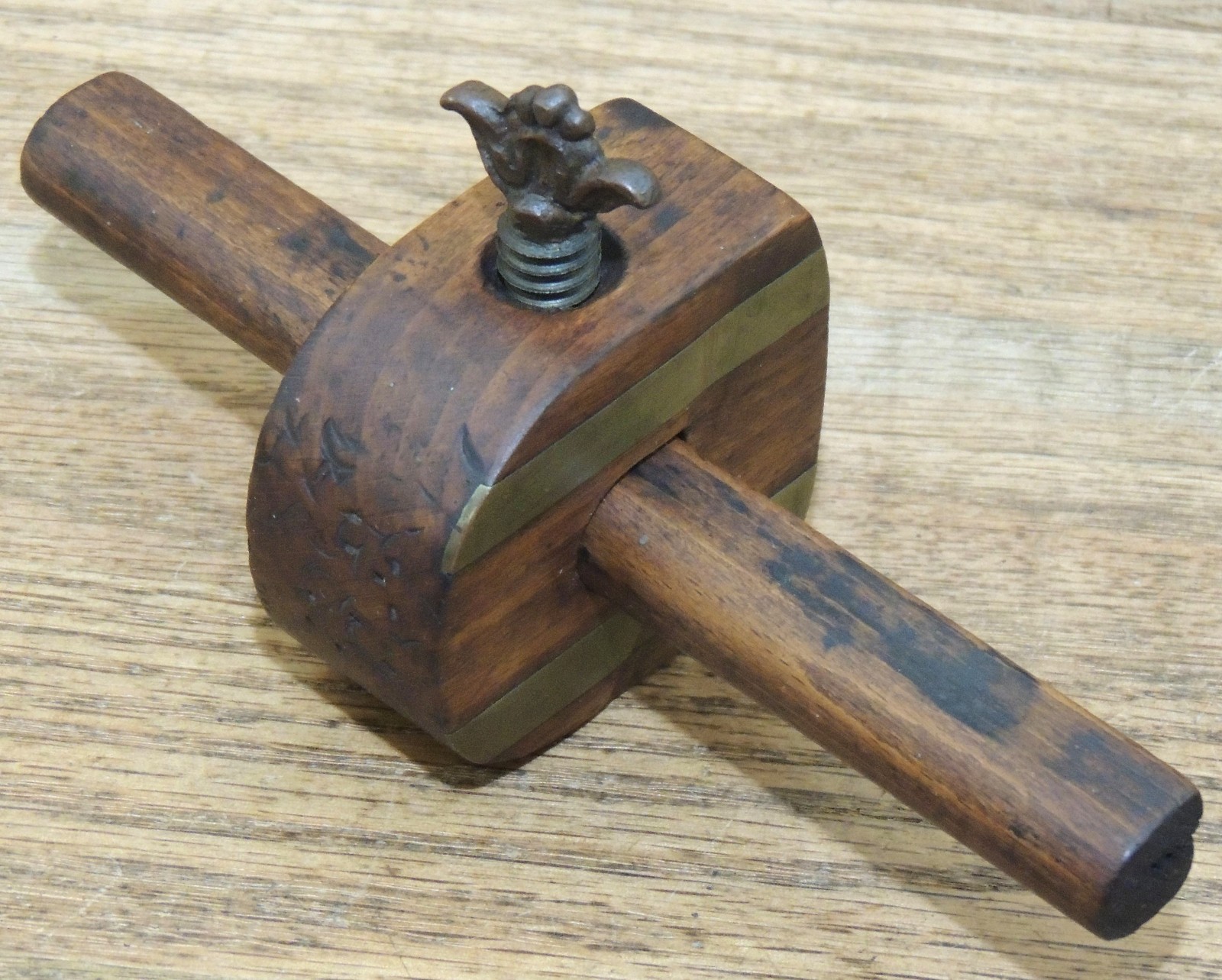 P. QUIGLEY NEWARK NJ WOOD/BRASS MARKING GAUGE-ANTIQUE HAND TOOL-MORTISE