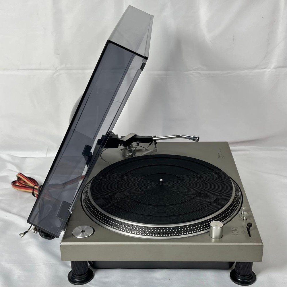 Technics SL-1200 First Generation Direct Drive Turntable Working