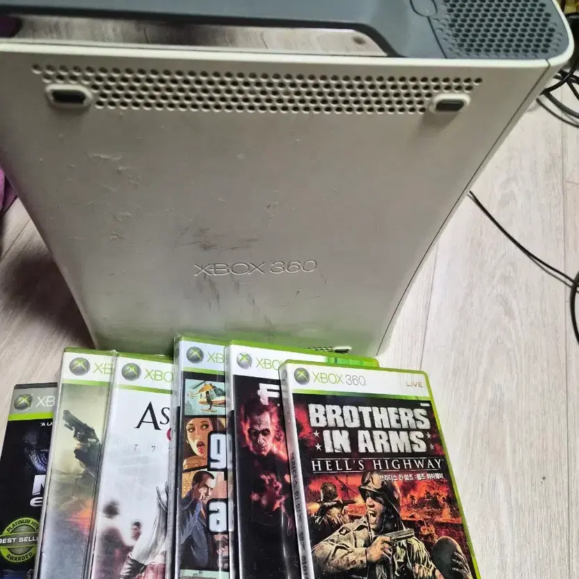 Xbox 360 Console + Multiple Games + P2 Set (Bundle) Official