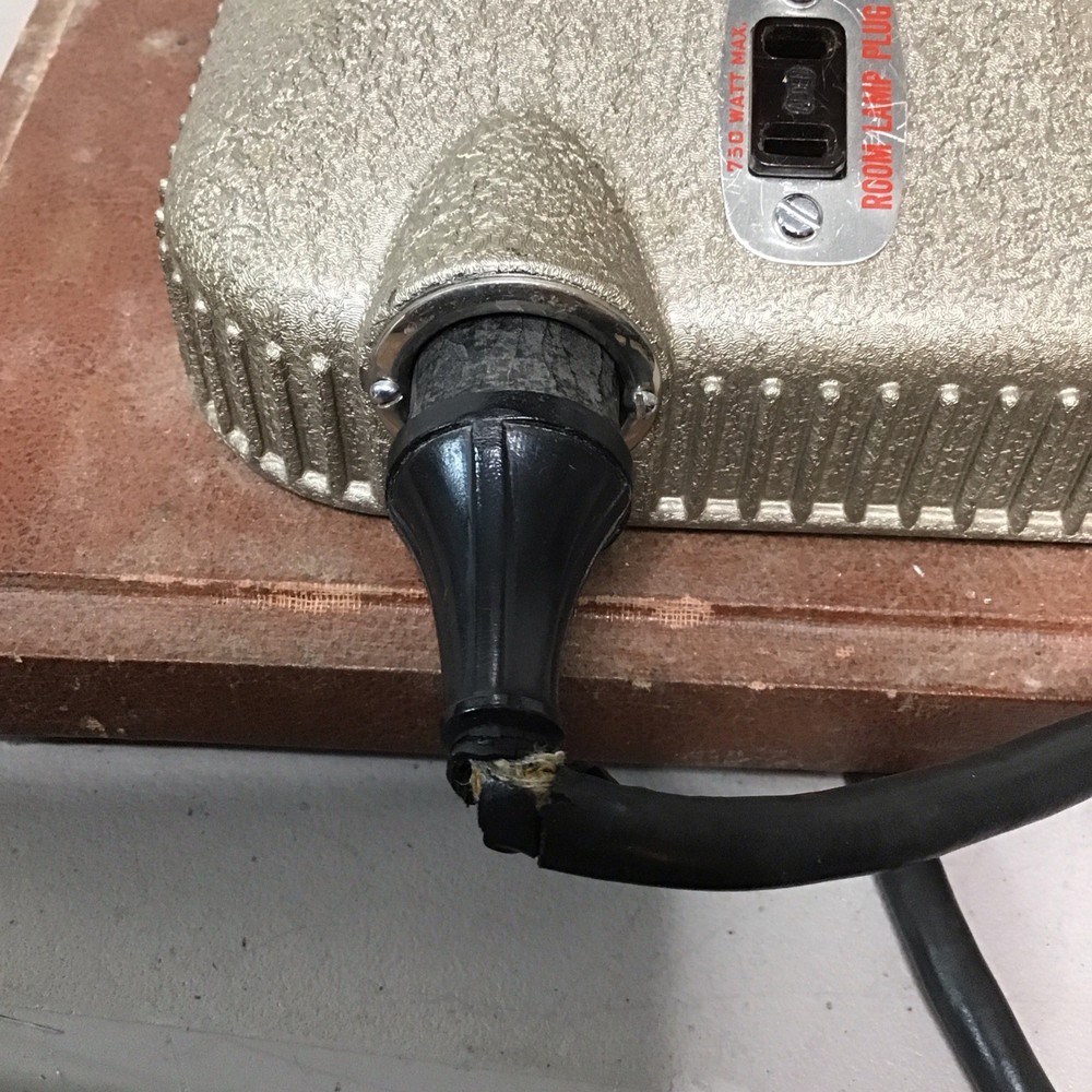 VNTG Working Keystone Regal K109 8mm Projector with Case