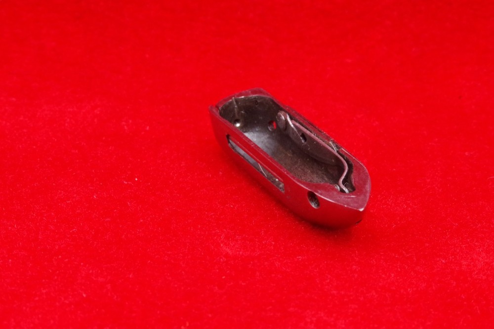ORIGINAL SINGER 12 K BOAT SHUTTLE & 2 BOBBINS