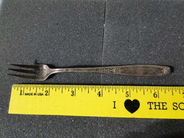Vintage 1847 Rogers Bros 6" Pickle/Olive Fork
