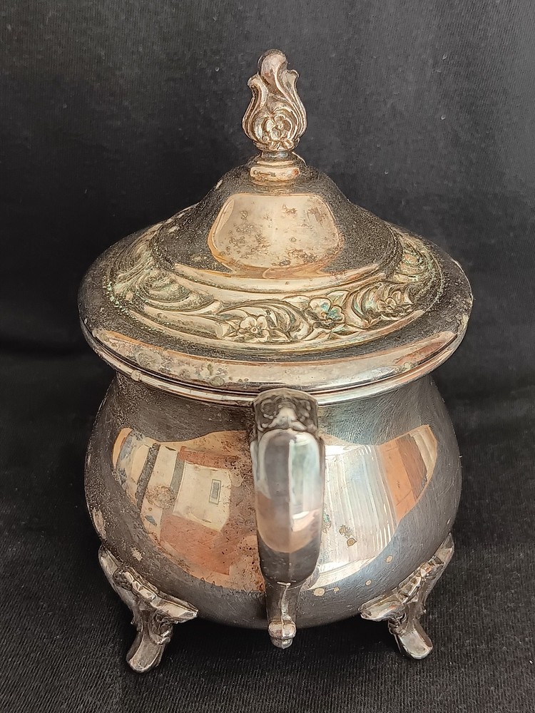 Vintage WM ROGERS Silver Plated Double Handle Sugar Bowl with Lid