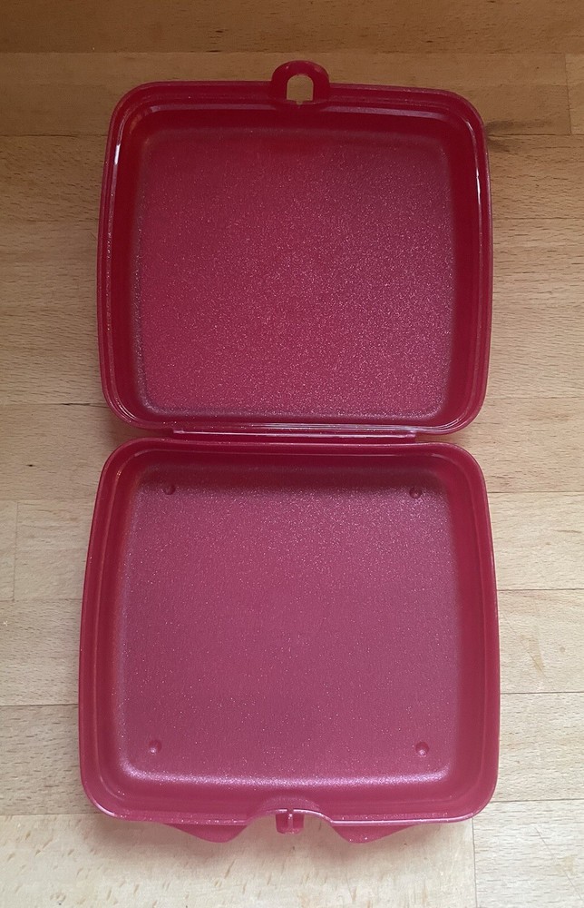 Tupperware SNOW WHITE Sandwich Keeper…#8220A