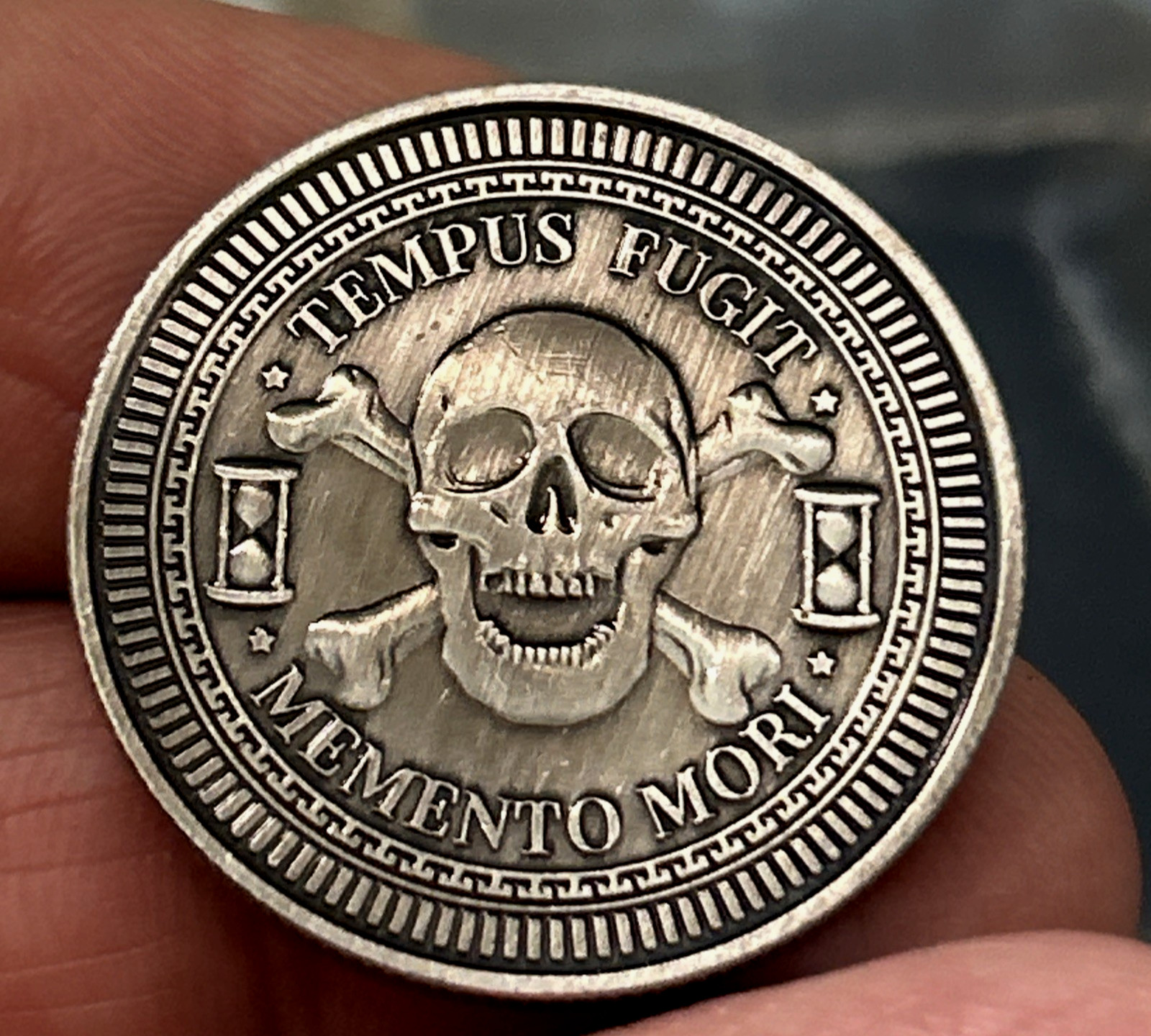 Memento Mori - Tempus Fugit Skull Lucky Pocket Piece Coin (1 PC)