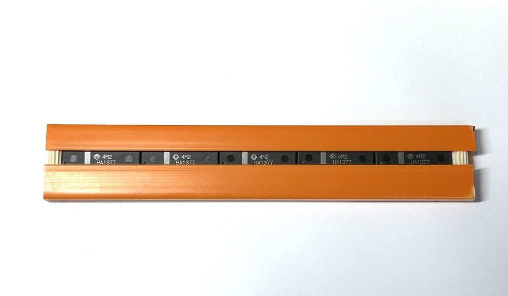 Hitachi Integrated Circuits HA1377 5pcs, new