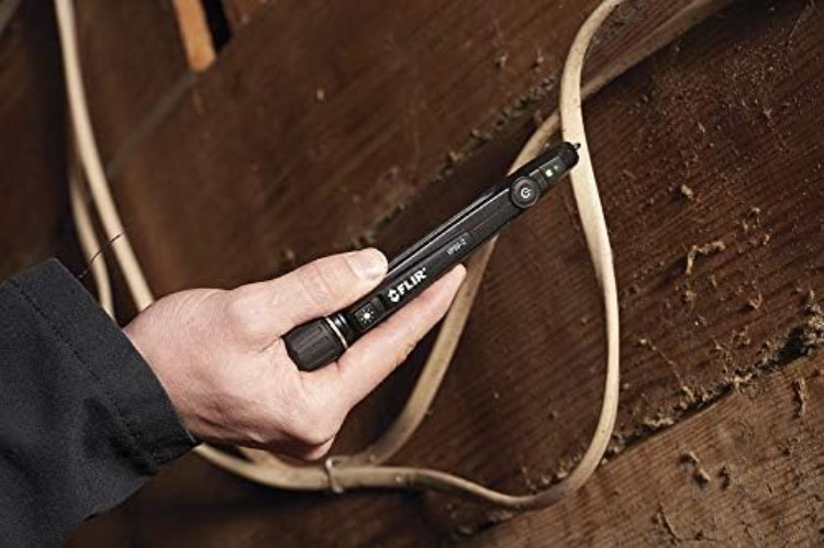 CAT IV Voltage Detector with Light and Beeper Alarms for Safe Electrical Testing