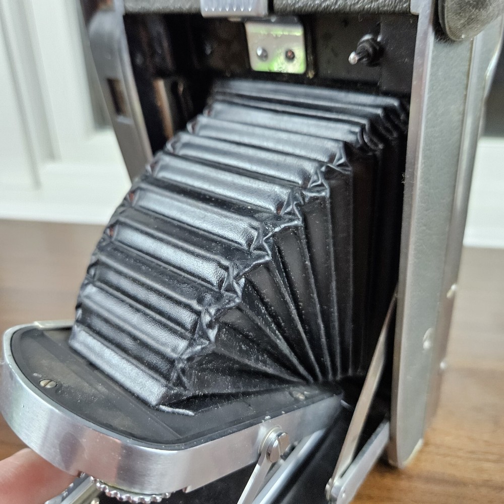 Polaroid Model 160 Land Camera - Untested