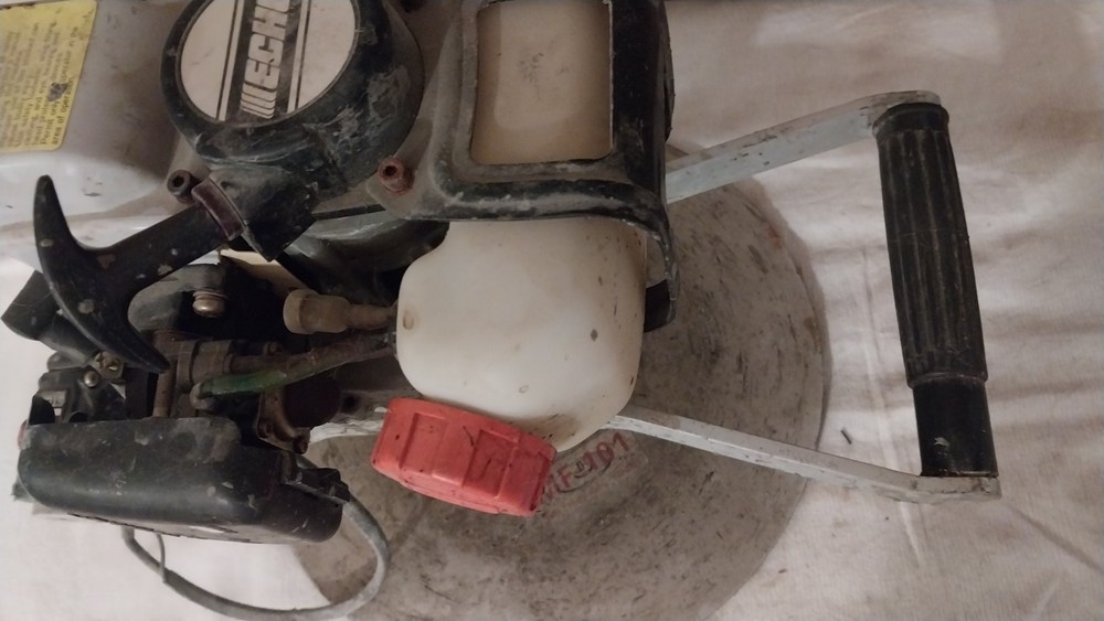 Echo ED-2000 Power Head With 12 Inch MF-101 Buffer/Trowel Head